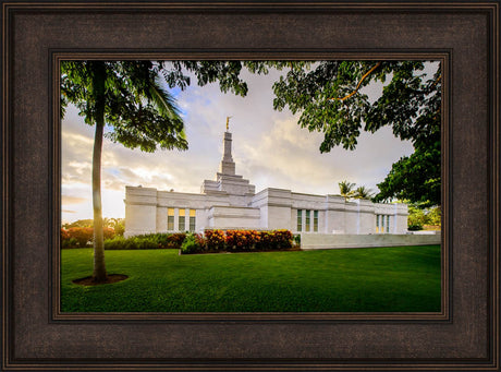 Kona Temple - Bushes on the Side