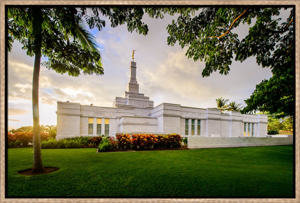 Kona Temple - Bushes on the Side
